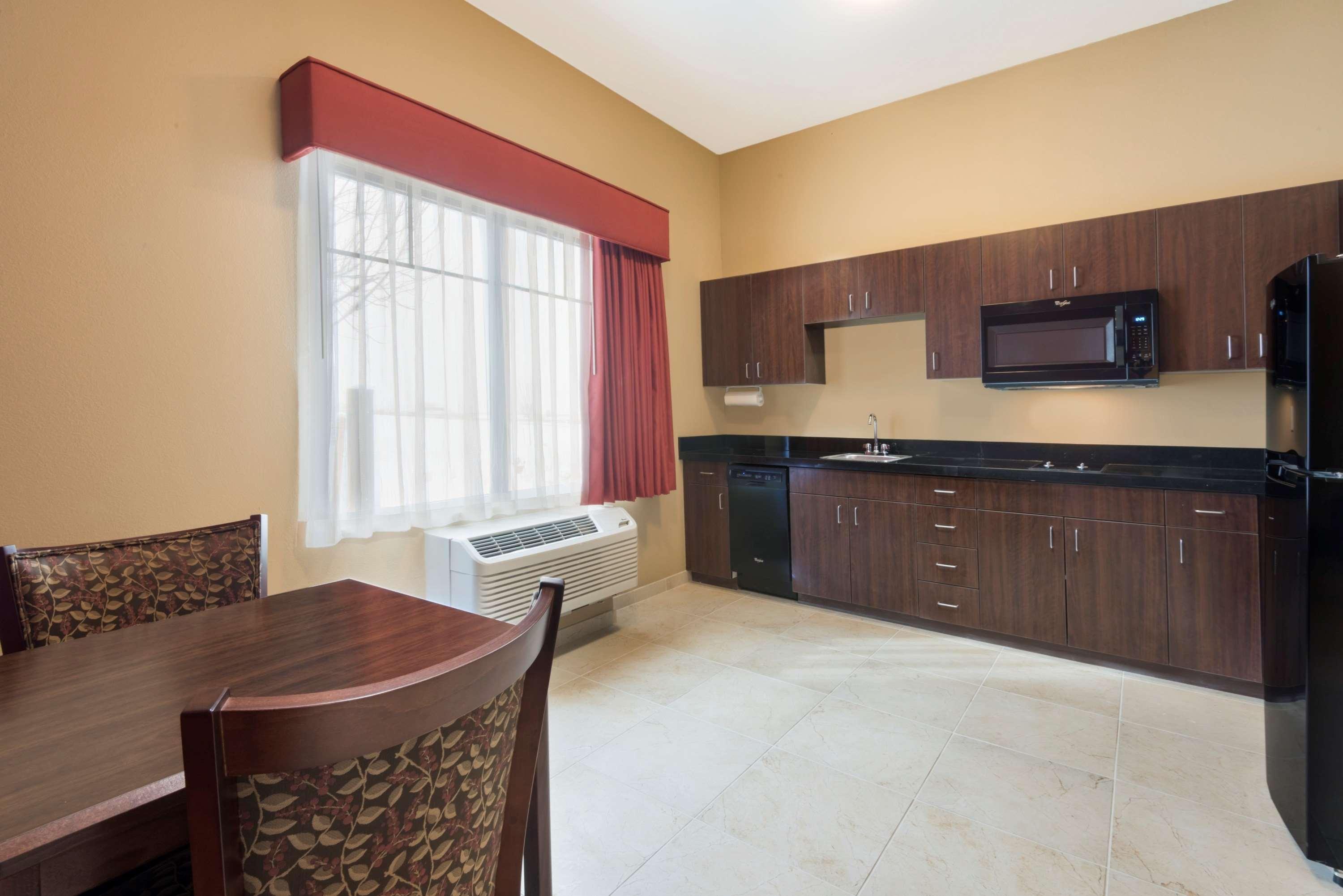 Best Western Plus Hudson Hotel & Suites Exterior photo