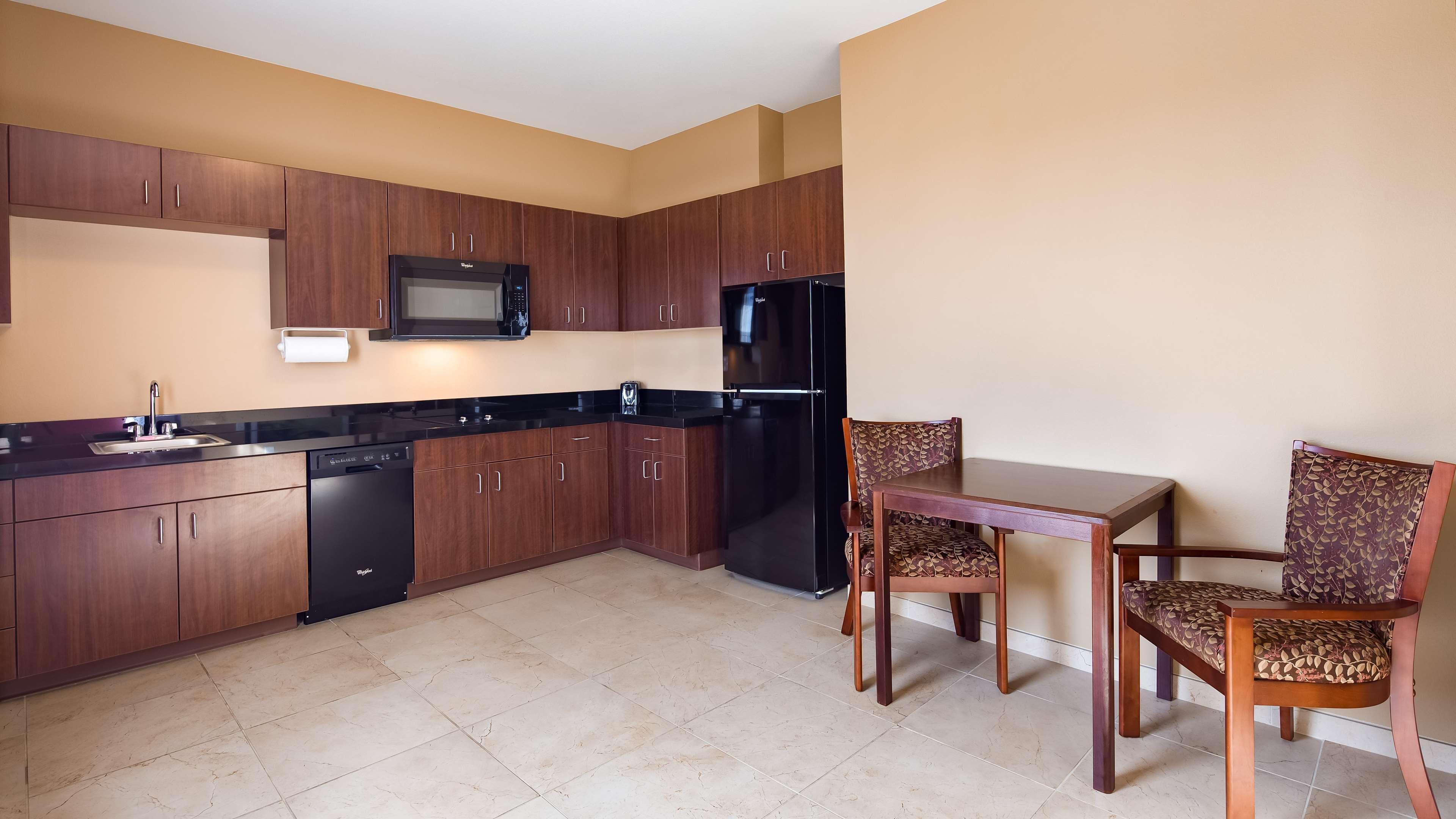 Best Western Plus Hudson Hotel & Suites Exterior photo