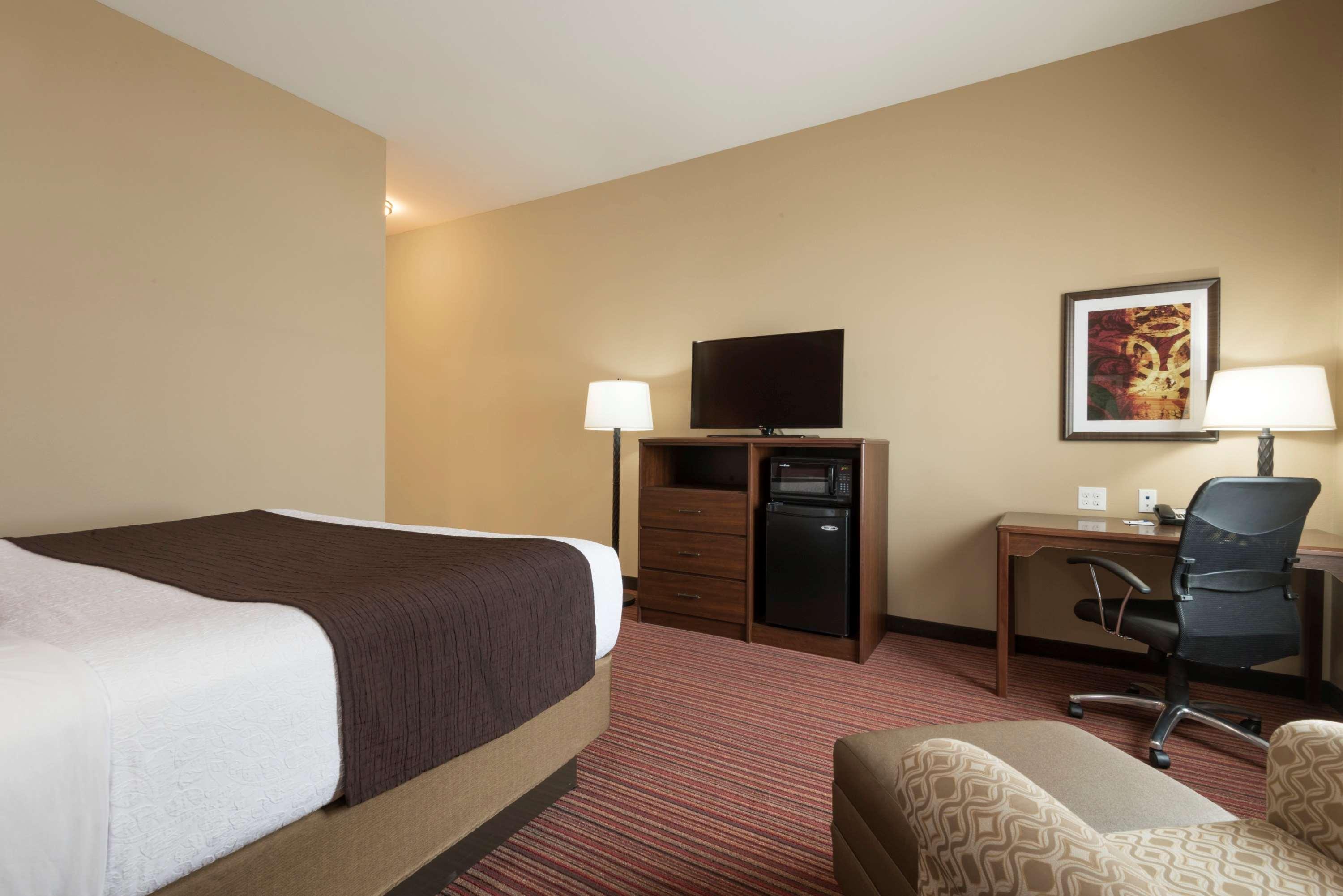 Best Western Plus Hudson Hotel & Suites Exterior photo