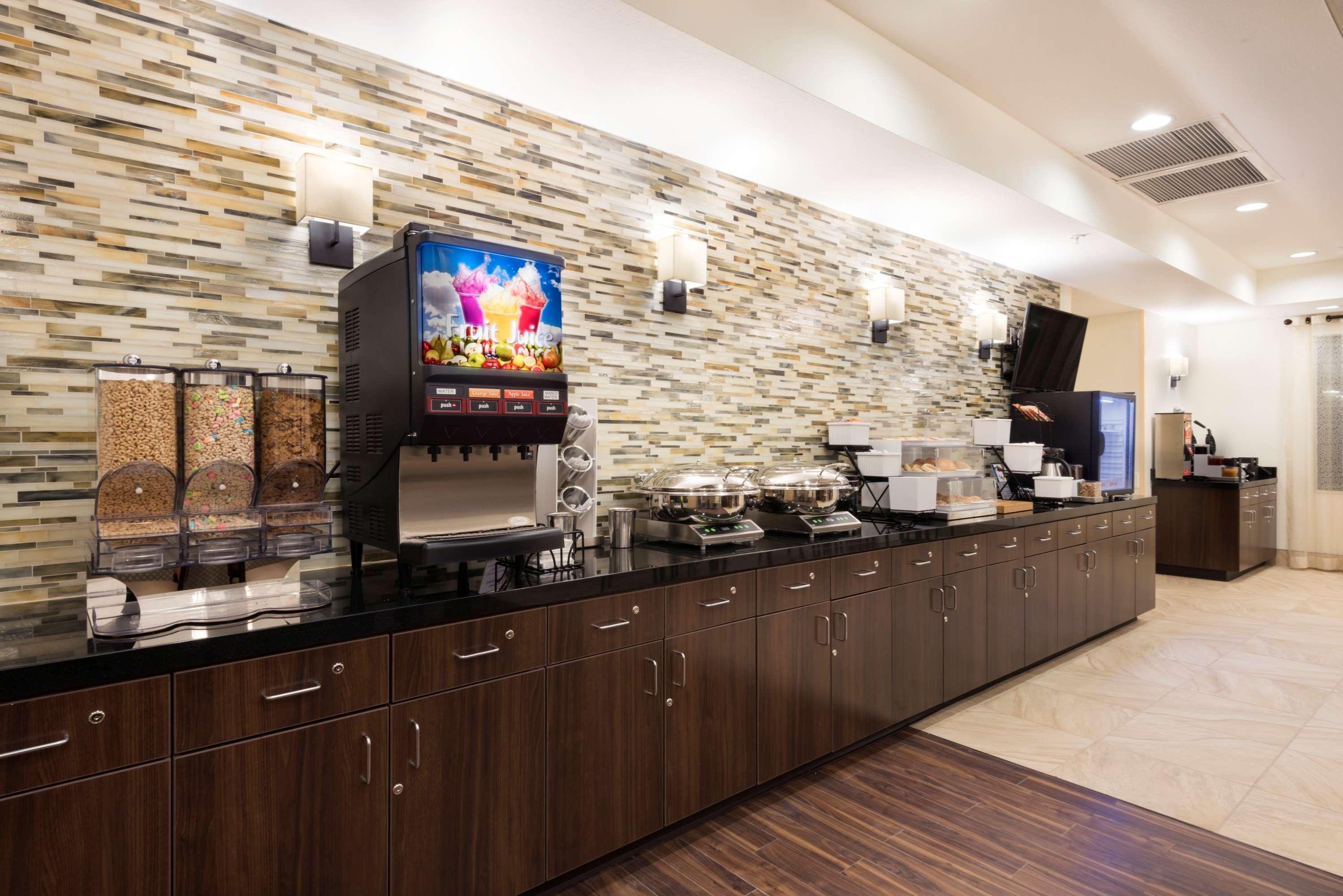 Best Western Plus Hudson Hotel & Suites Exterior photo