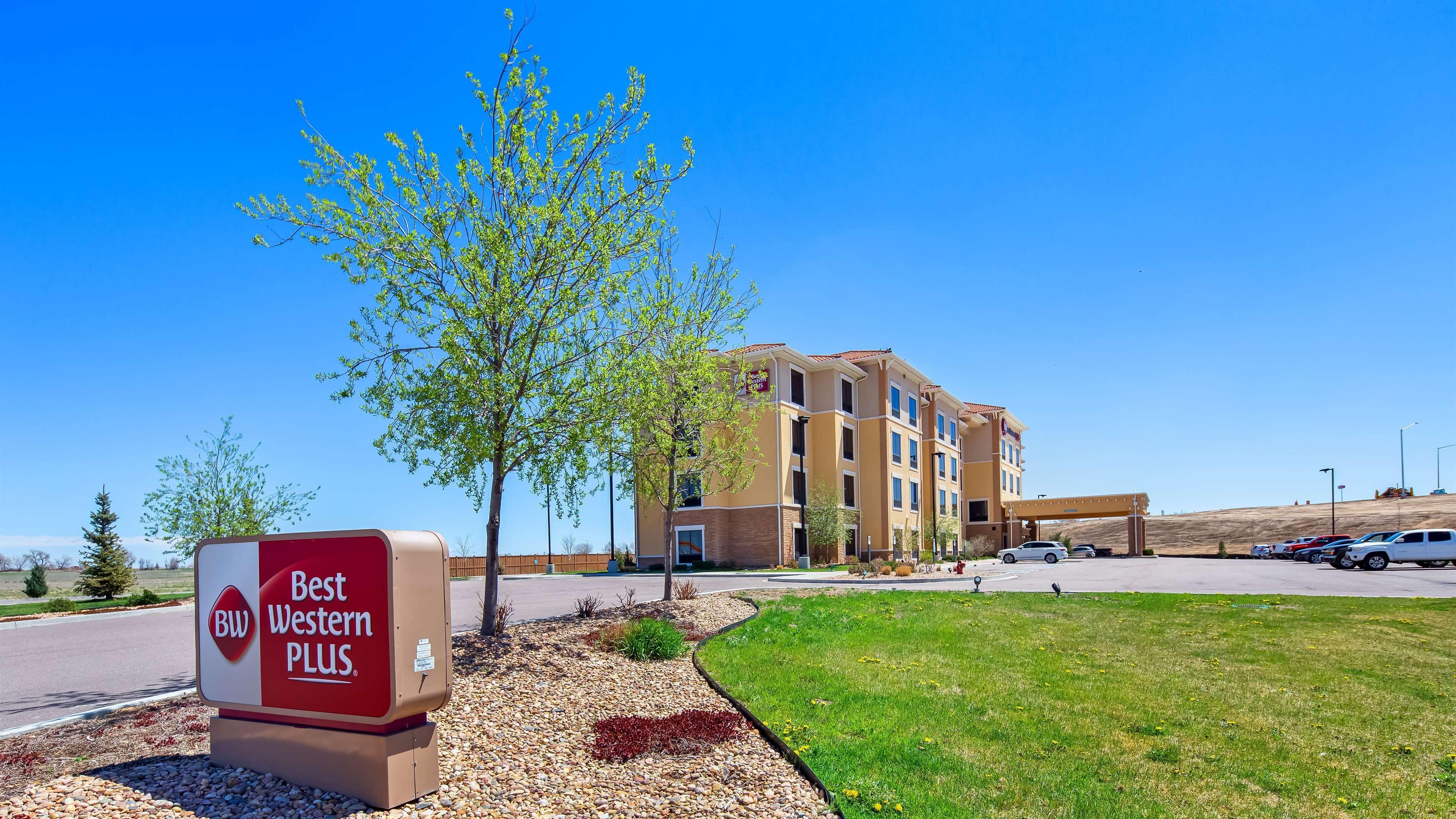Best Western Plus Hudson Hotel & Suites Exterior photo